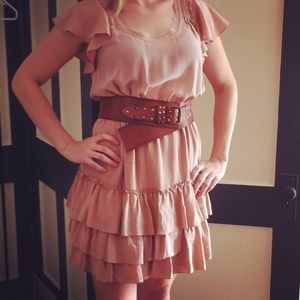 Banana Republic 100% silk ruffled dress. Sz L